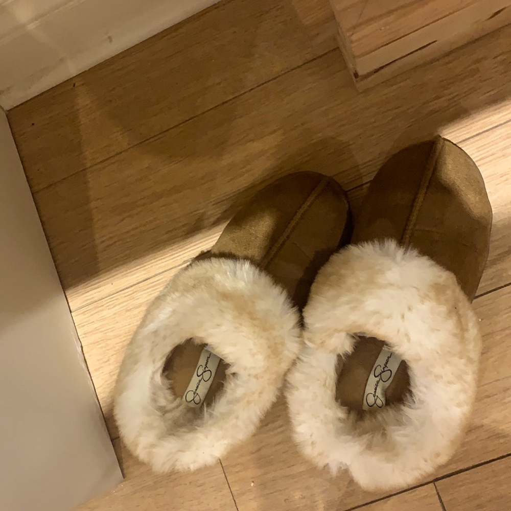 Size 8.5 comfortable slippers